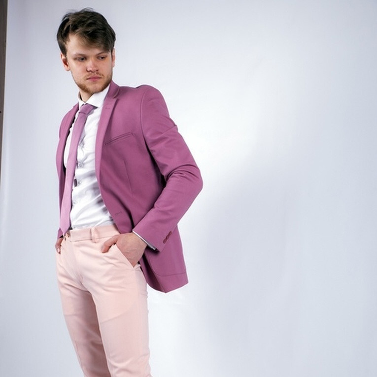 Прокат блейзера пурпурного цвета