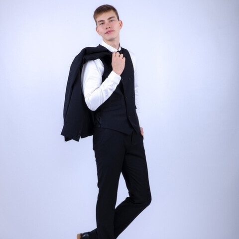 Прокат мужского костюма черного цвета