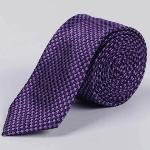 Аренда фиолетового галстука с мелким шахматным узором для мужского костюма
