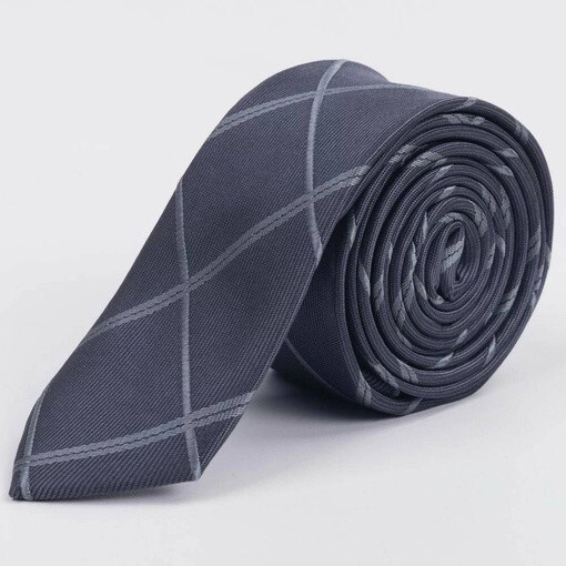 Аренда узкого темно-серого галстука в крупную клетку для мужских костюмов
