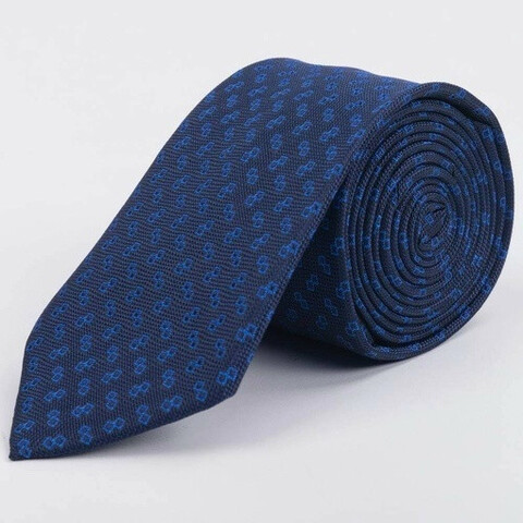 Арендовать синий галстук с ярким узором для мужского костюма