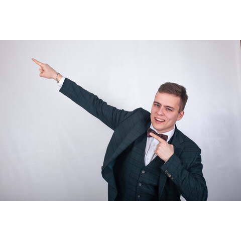 Мужской клетчатый костюм зелёного цвета в аренду